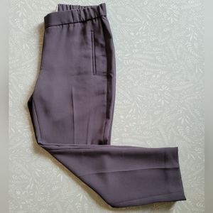 EUC Aritzia Wilfred Cropped Trouser Pants - Color Grey - Size 8